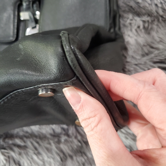 Knomo London Elegant Black Leather Handbag - Picture 11 of 11